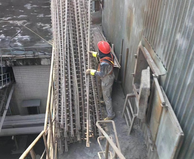 煉鋼廠電爐除塵器改造現(xiàn)場(chǎng)